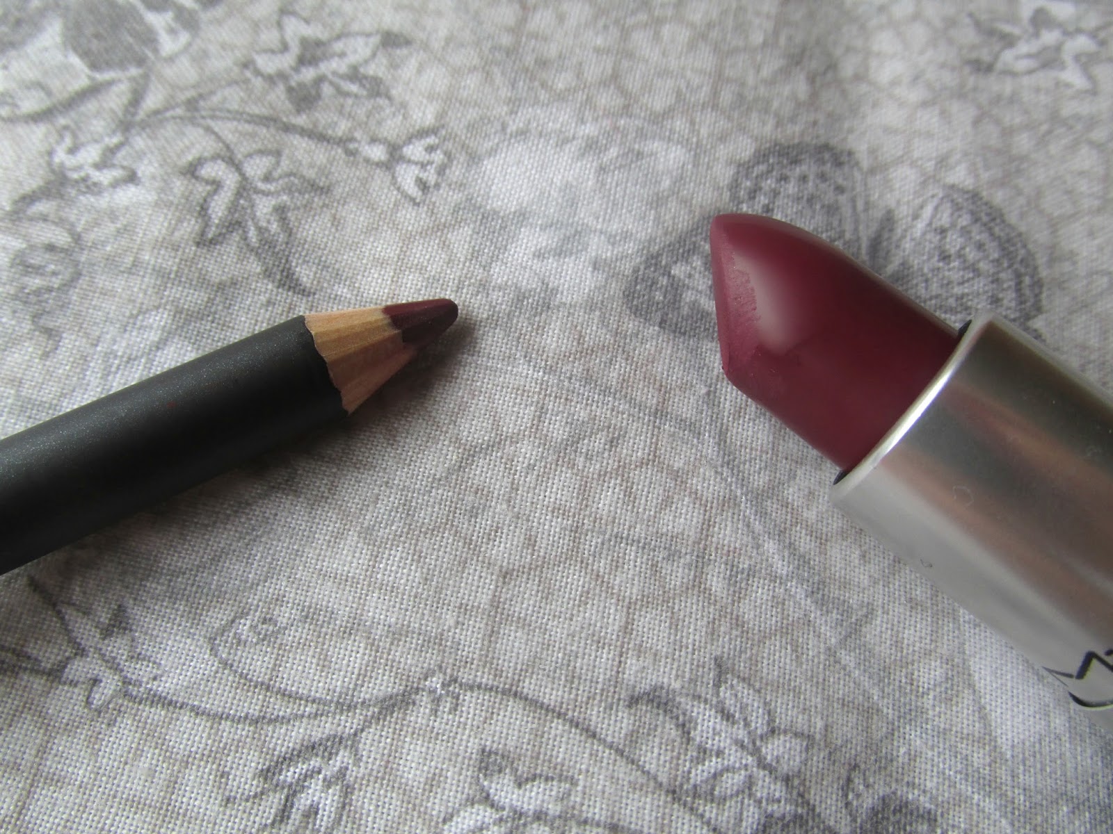 | Irish Beauty Blog: MAC Diva Lipstick & Lipliner