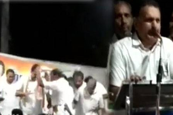 ഹാരാര്പണ സമയത്ത് യുഡിഎഫ് സ്ഥാനാര്ത്ഥിയുടെ പ്രചരണ വേദി തകര്ന്ന് വീണു; കെ മുരളീധരനും അണികളും രക്ഷപ്പെട്ടത് തലനാരിഴയ്ക്ക്