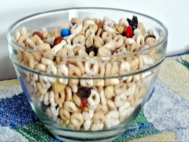 Cheerios Trail Mix recipe on MyWAHMPlan.com 