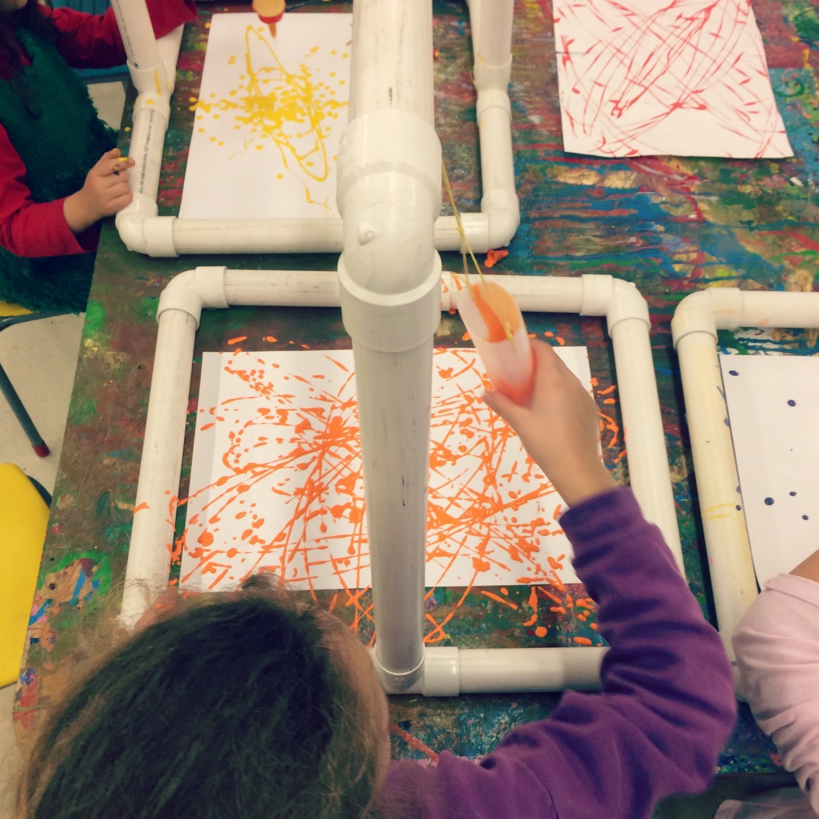 PÉNDULOS DE PINTURA PARA CHICOS - HOLA LUPi