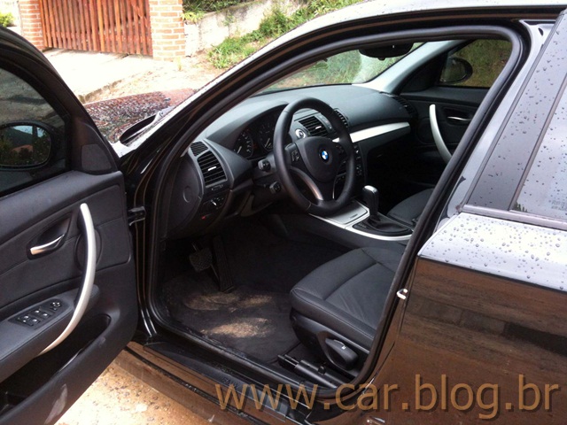 BMW 120iA 2010 - interior