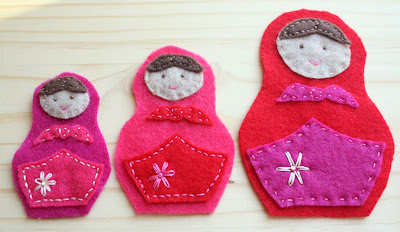 Felt Nesting Doll Ornaments | Sweet and easy. Use as Christmas tree ornaments, gift tags on packages, or as adorable dolls for your little ones to play with.