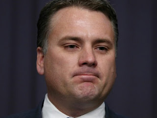 Ministro australiano demite-se após incidente com mulher num bar de Hong Kong