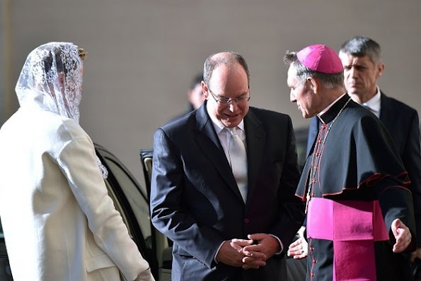 Princess Charlene of Monaco and Prince Albert II of Monaco arrives at the Apostolic Palace for an audience with Pope Francis on January 18, 2016 in Vatican City