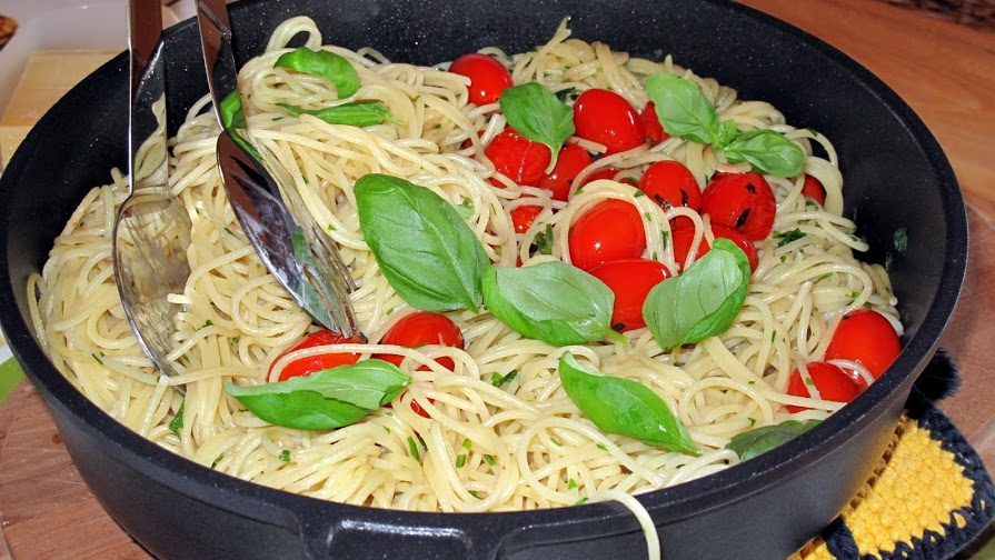 Aus dem Lameng: Spaghetti mit Mini Tomaten und Basilikum
