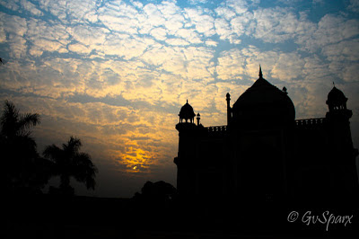 Safdarjung tomb setting sun evening