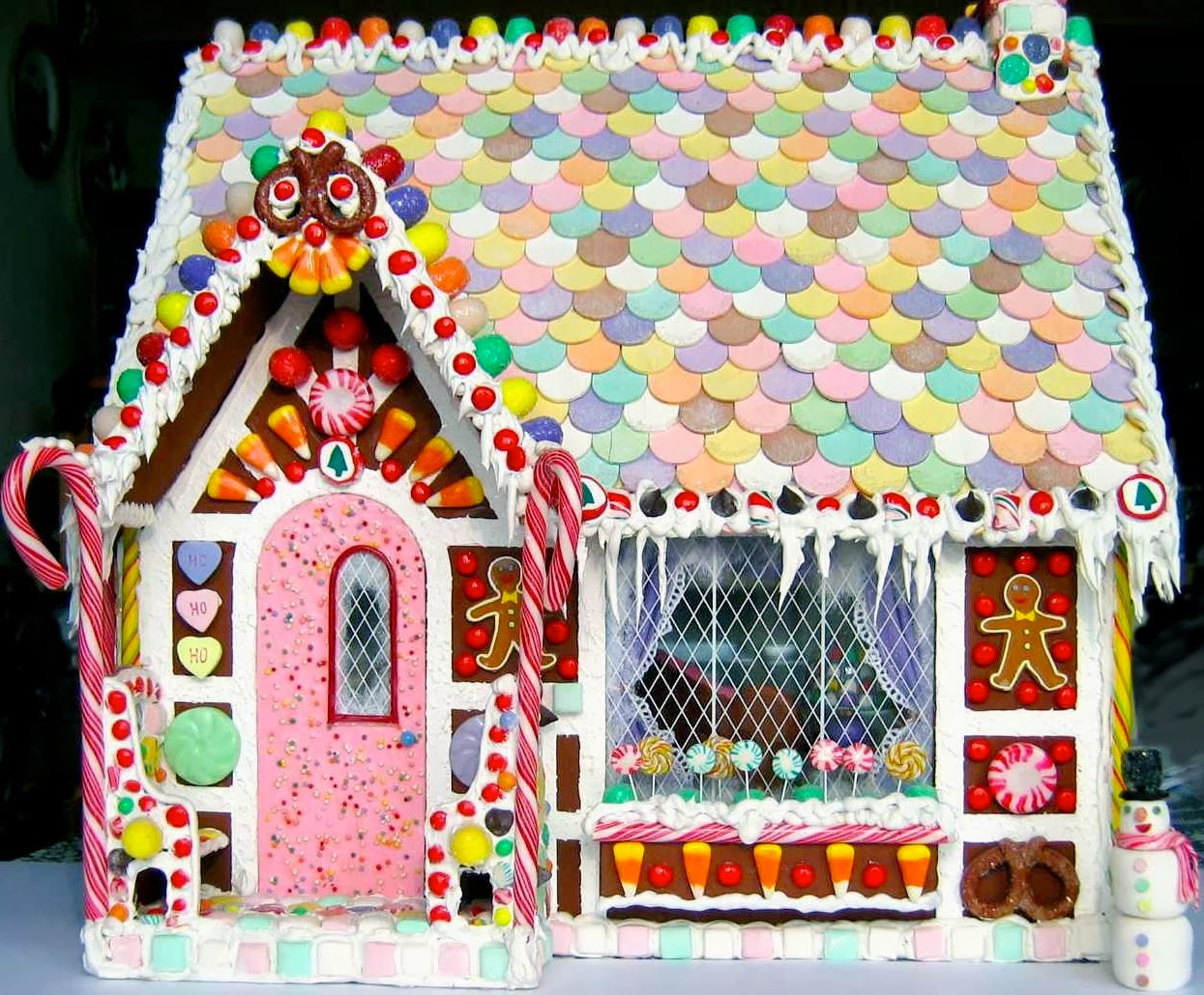 blukatkraft-1-12-scale-christmas-gingerbread-dollhouse