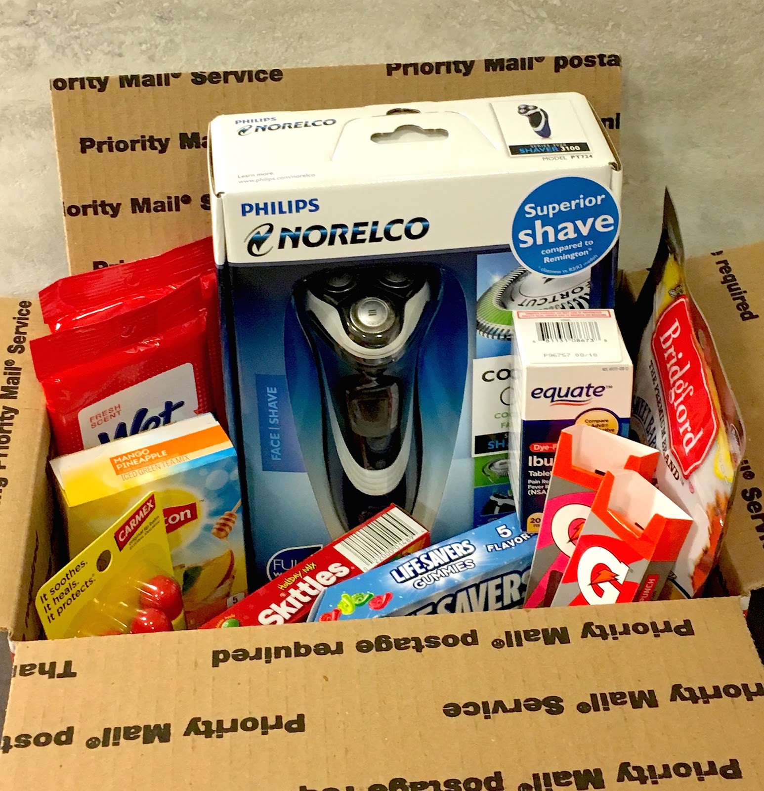 Guy Gift Ideas & Holiday Care Packages #GiftofPhilips
