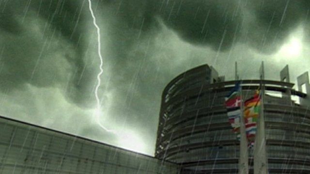 Η ευρωζώνη και ο εφιάλτης της «τέλειας καταιγίδας»