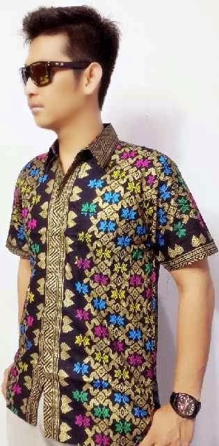 Foto gambar fashion model baju batik pria branded import 