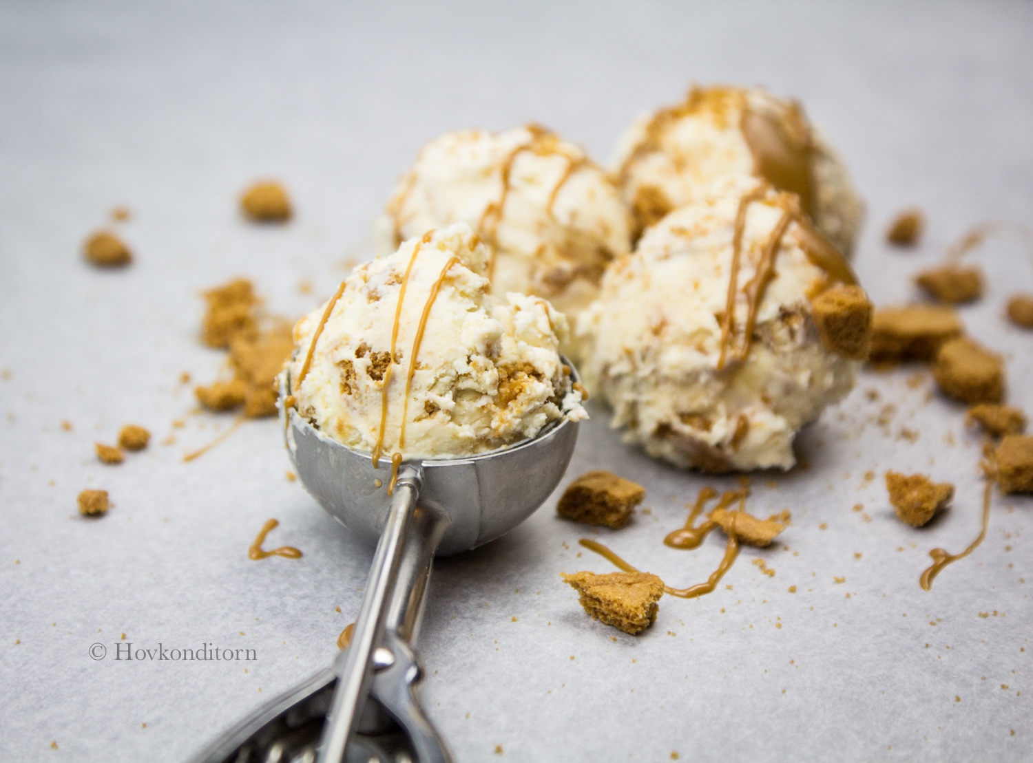 Speculoos Cookie Ice Cream with Speculoos Cookie Butter Swirls