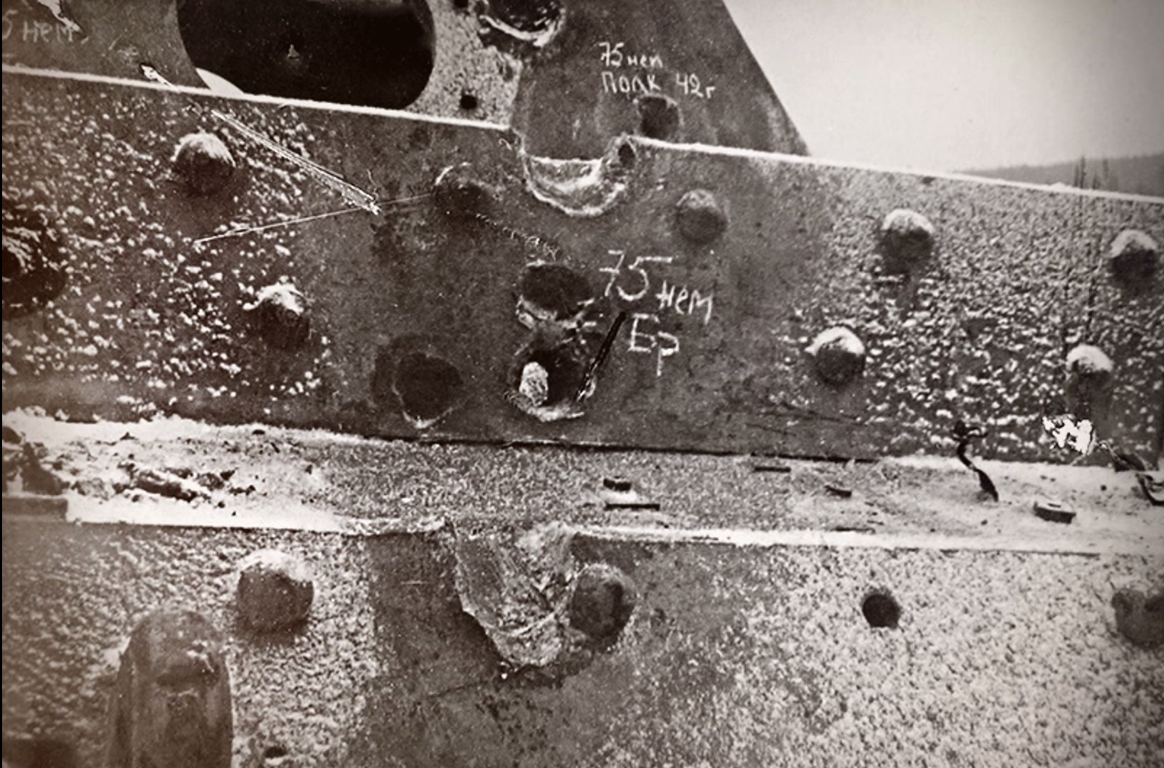 Пробитие по тг. Брони пробитие кв1. Немецкие танки после выстрела ИСУ 152. ФУГАСНЫЙ снаряд ИСУ 152.