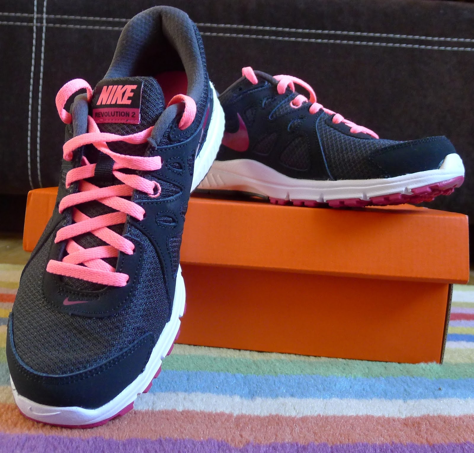 wmns nike revolution 2