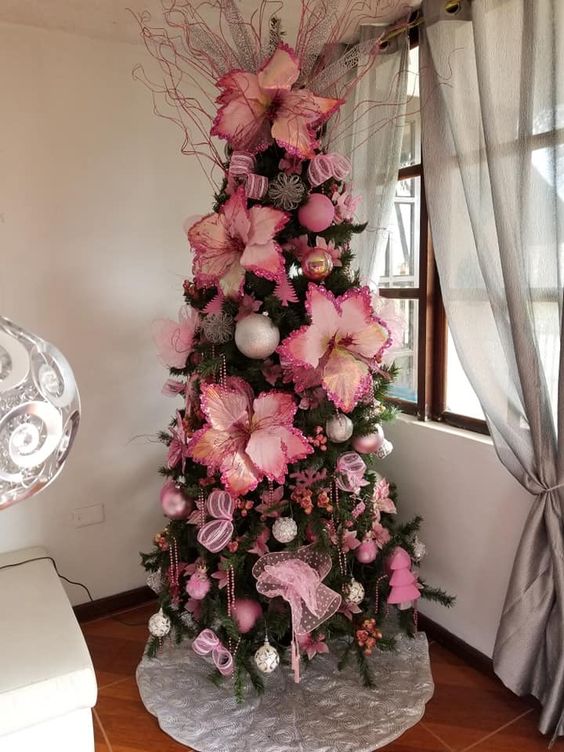 Ideas de cómo decorar árboles navideños usando rosa y dorado Belleza