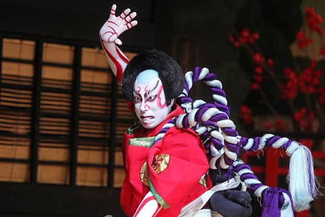 There are two themes: kabuki kyougen and kabuki buyou 