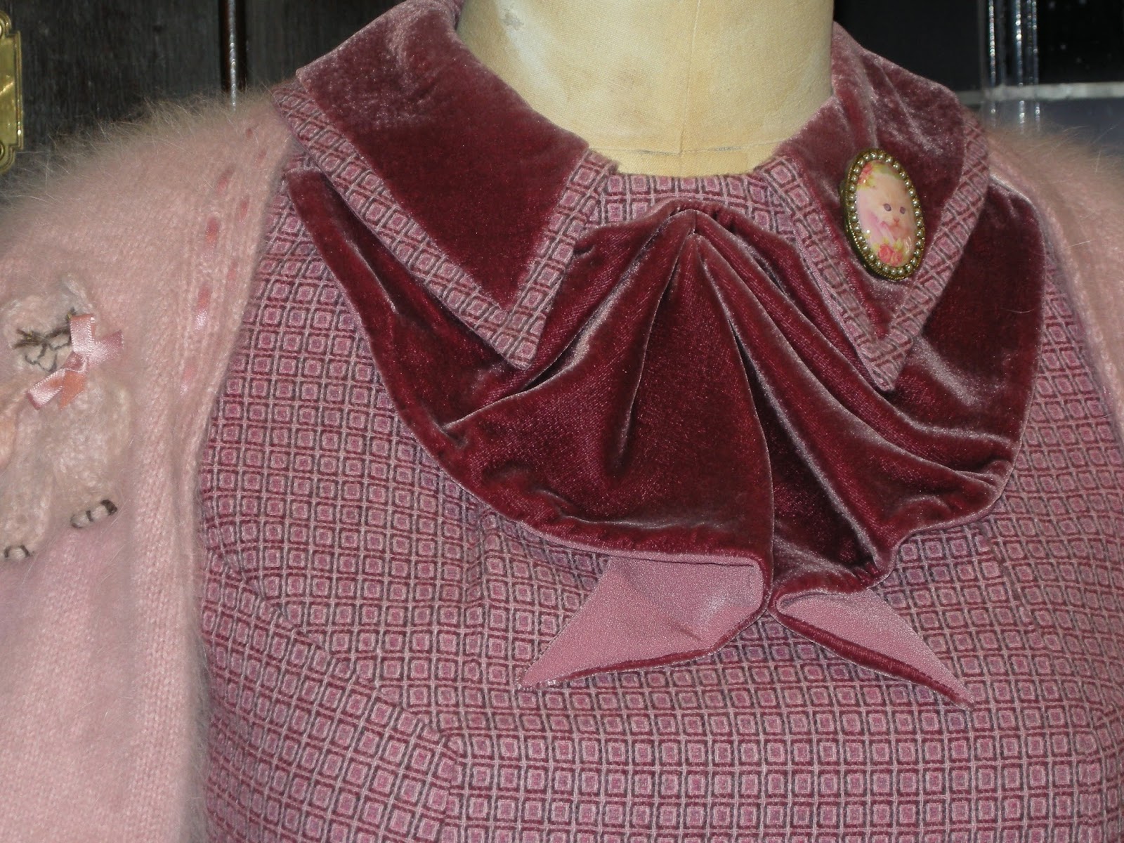 Queenie's Needlework Textile Quiz