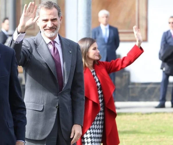 Queen Letizia wore Hugo Boss Clady houndstooth top and Riami houndstooth pencil skirt. Boss Catifa wool cashmere shawl collar coat