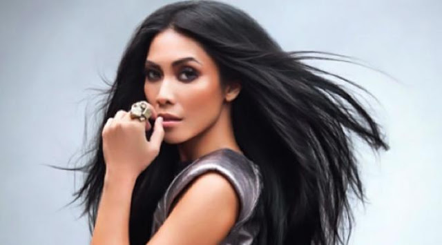 Lirik Lagu Derri?re La Porte ~ Anggun Lirik Lagu Derri?re La Porte ~ Anggun