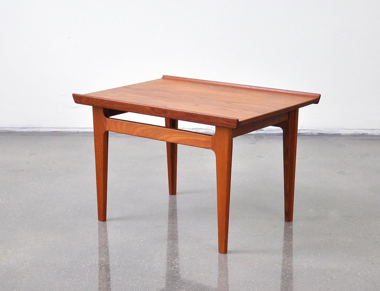 SELECT MODERN Finn Juhl for France and Daverkosen Model 535 Teak Side
