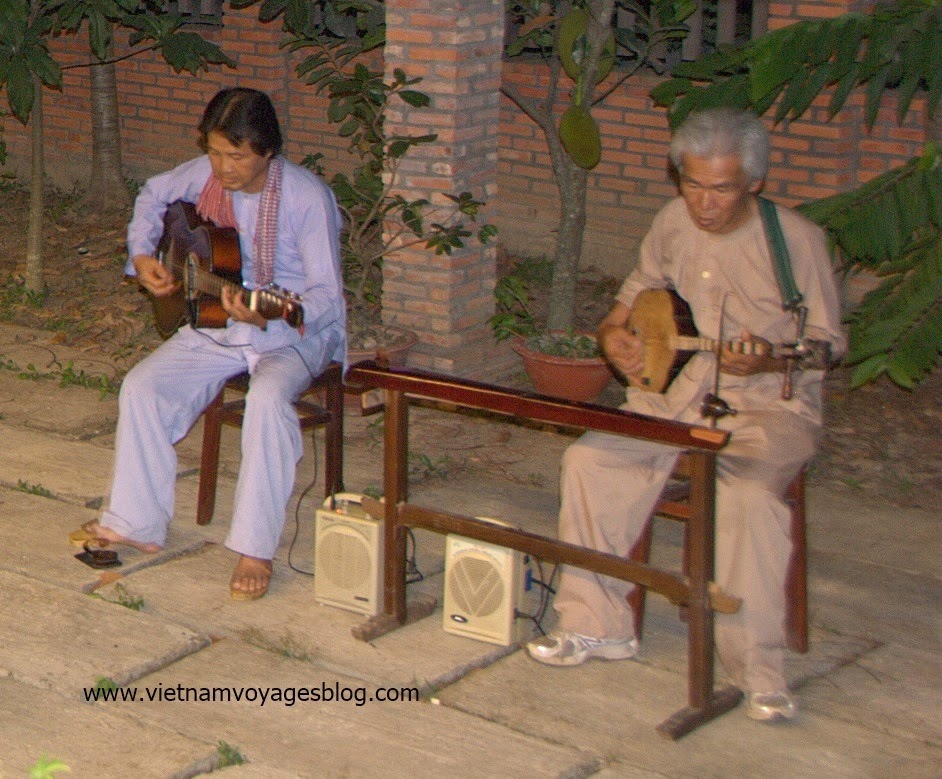 Thưởng thức nhạc đờn ta cài tử trong khu du lịch ngủ nhà dân tại Vĩnh Long - 2014