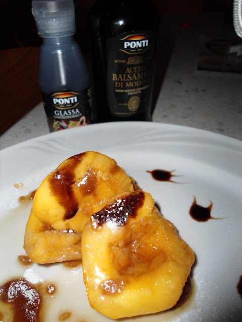 pesche caramellate all'aceto balsamico.