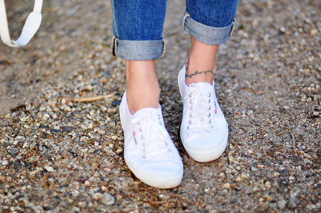 boyfriend jeans, superga sneakers