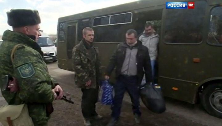 Пленные солдаты всу азов. Российские военнопленные в украине. Пленные наемники на украине в плену. Украинские военные поенные. Сдача в плен лисичанск.