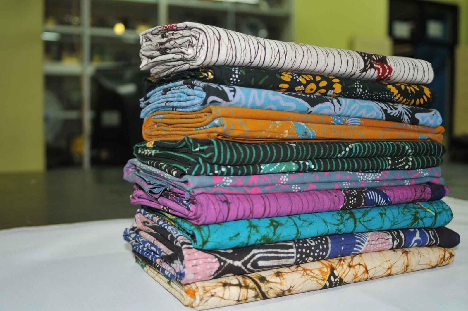 5 Jenis Kain yang Sering Dijadikan Bahan Batik Masato