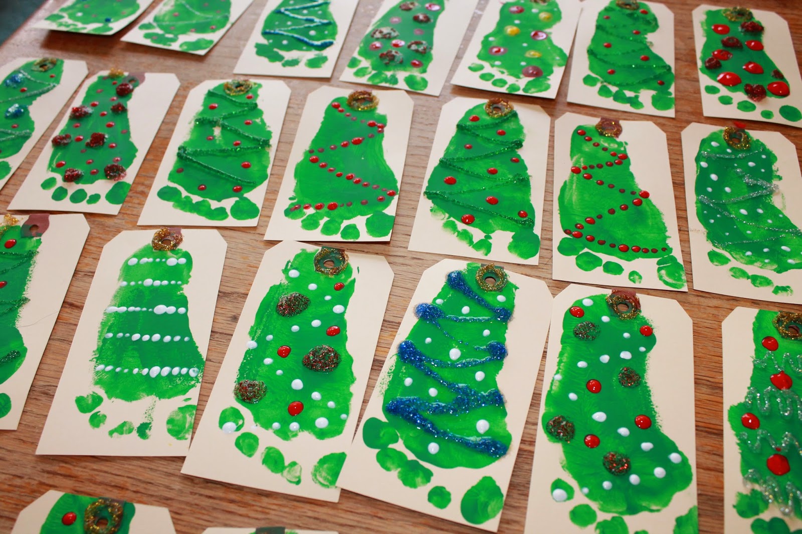 PolkaDotty Place Christmas Tree Foot Prints