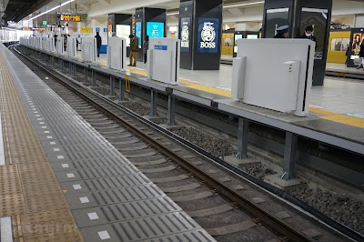 池袋駅に設置されたホームドア