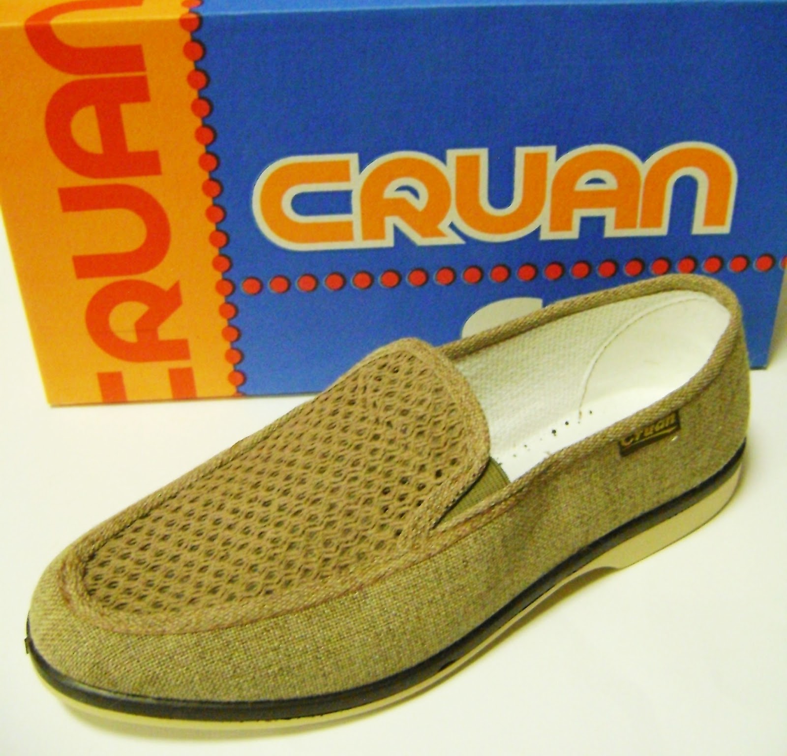 Zapatilla de lona para hombre con rejilla Calzados Lucía. Sombrerería.