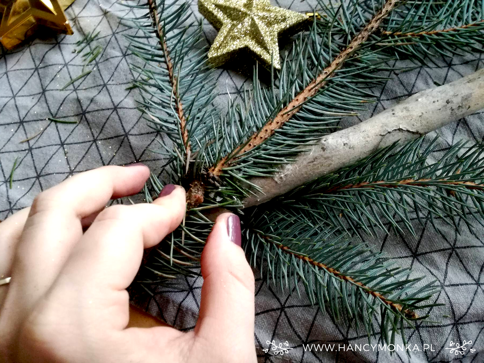 Wiszący świąteczny stroik DIY - hancymonka.pl