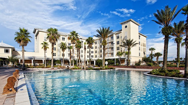 Book a vacation package to Monumental Hotel Orlando in Orlando. The welcoming Monumental Hotel Orlando offers accommodation in a downtown area of Orlando.