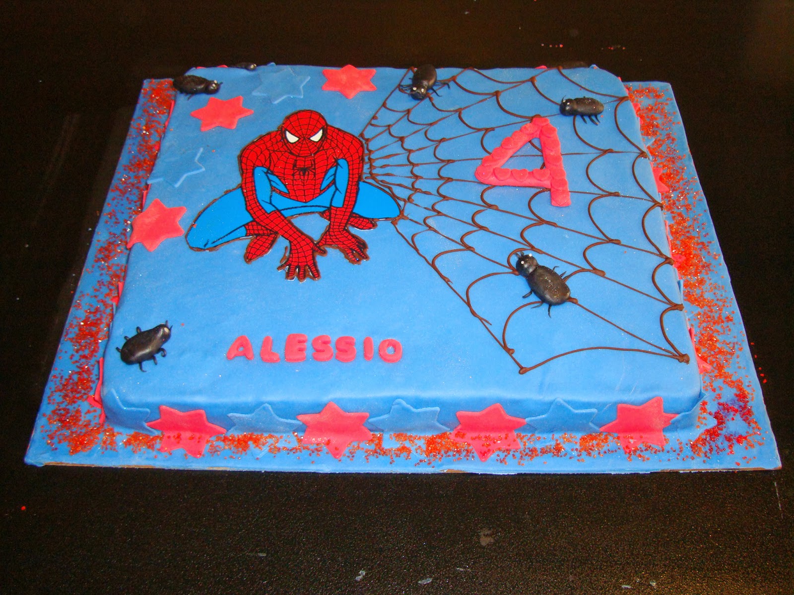 torta di compleanno con spiderman