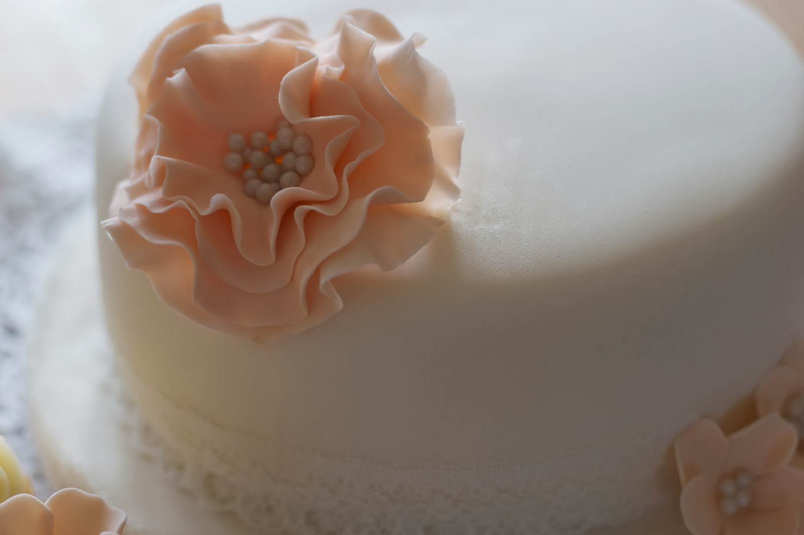Vintage And Cake Nude Flower Wedding Cake