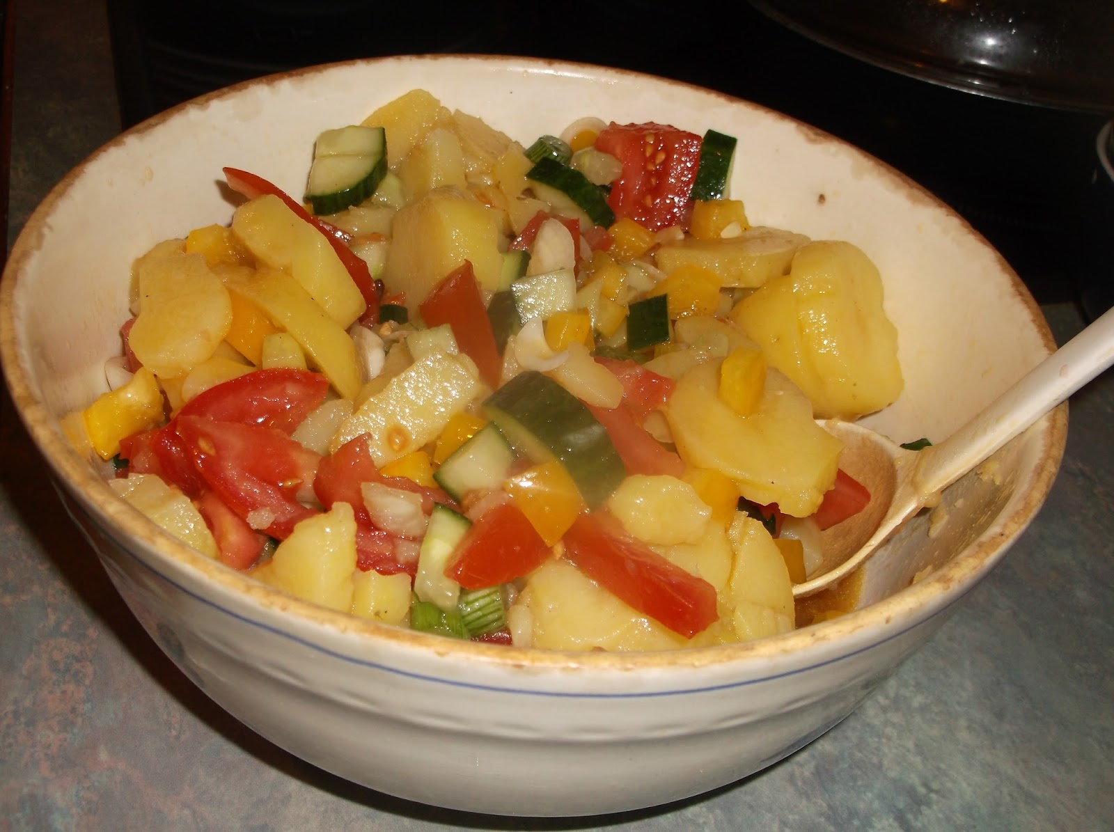 Hartz IV-Rezepte und bezahlbare Gesundheitstipps: Kartoffelsalat ohne ...