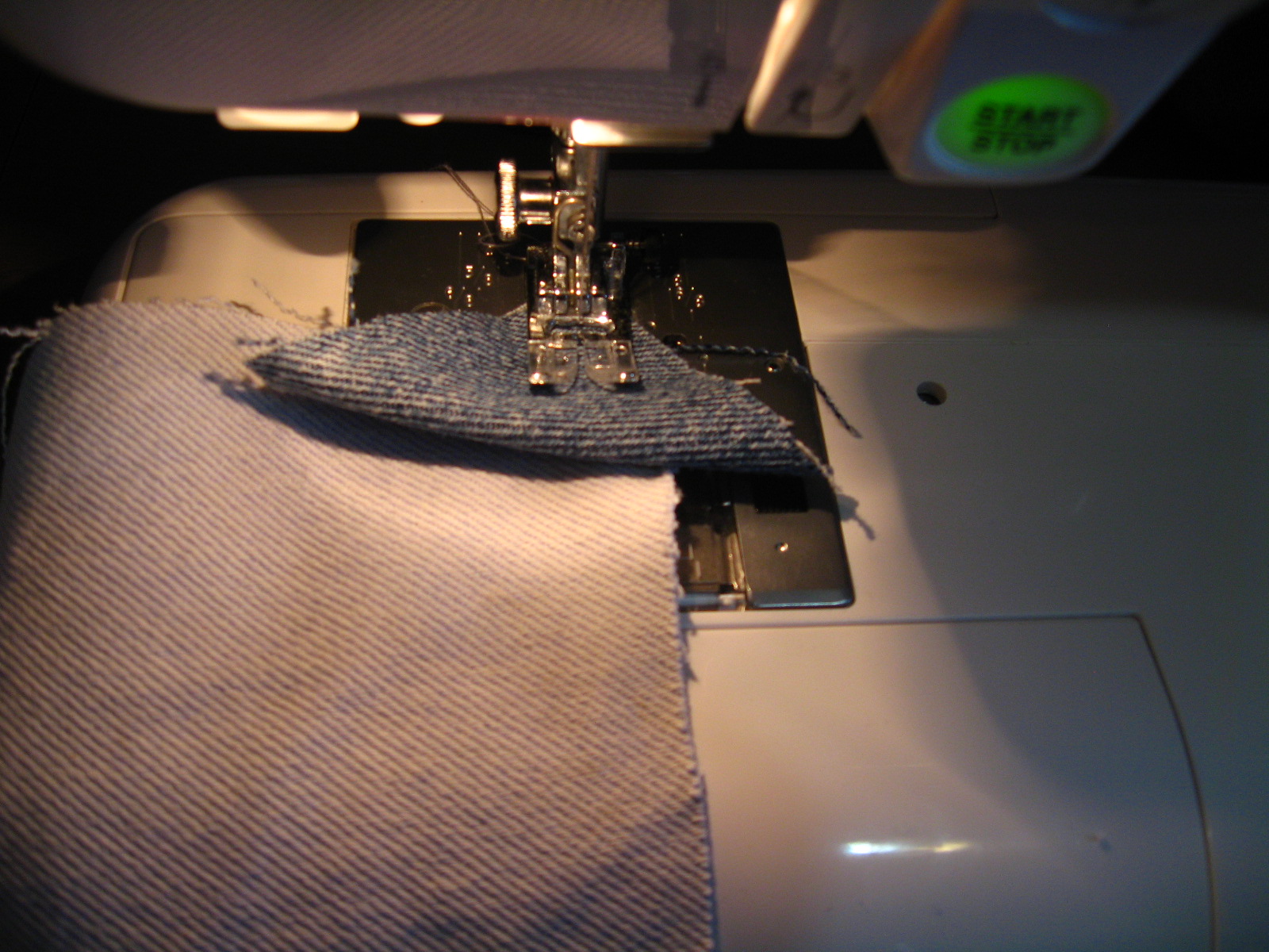 Proverbs 31 Living Fluffy Denim Rag Rug {Tutorial}