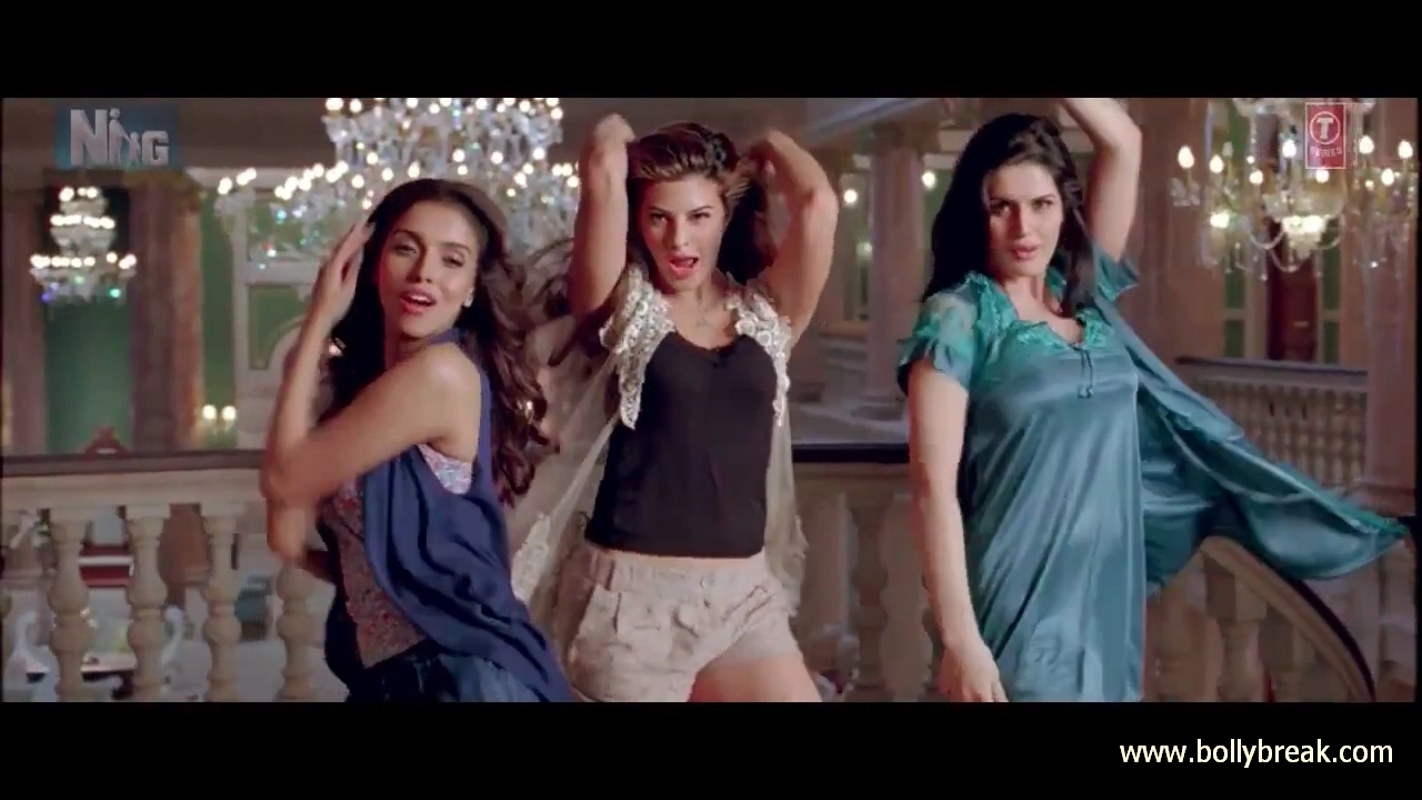 Jacquiline Fernandez Nighty Housefull 2 Wallpaper1 - Jacquiline Fernandez Nigthy Pics - Housefull 2 - Right now Song