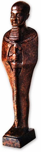 Typický příklad uctívaného boha/sošky v chudých domácnostech (cca. 13 cm vysoká)/publikováno z http://www.vecnakrasa.cz/vecnakrasa/eshop/1-1-Darky-a-dekorace/4-2-Egypt-dekorace/5/19-Buh-Ptah