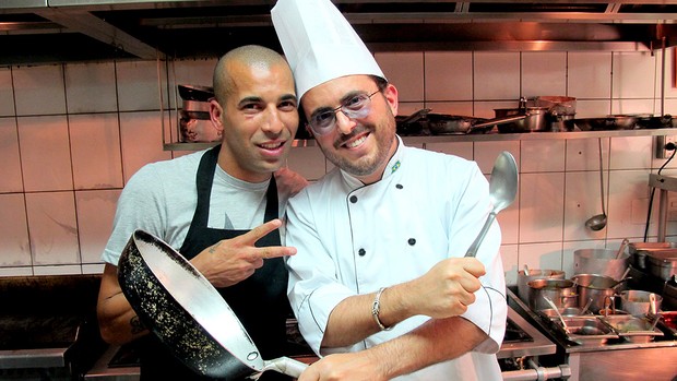Emerson Sheik vira padrinho do filho de chef de cozinha que ganhou selinho  - Esporte - Extra Online