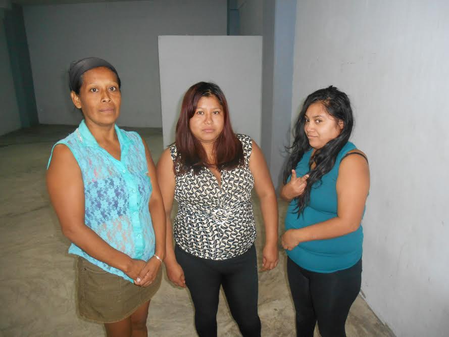 Detienen a 13 sexo-servidoras en operativo