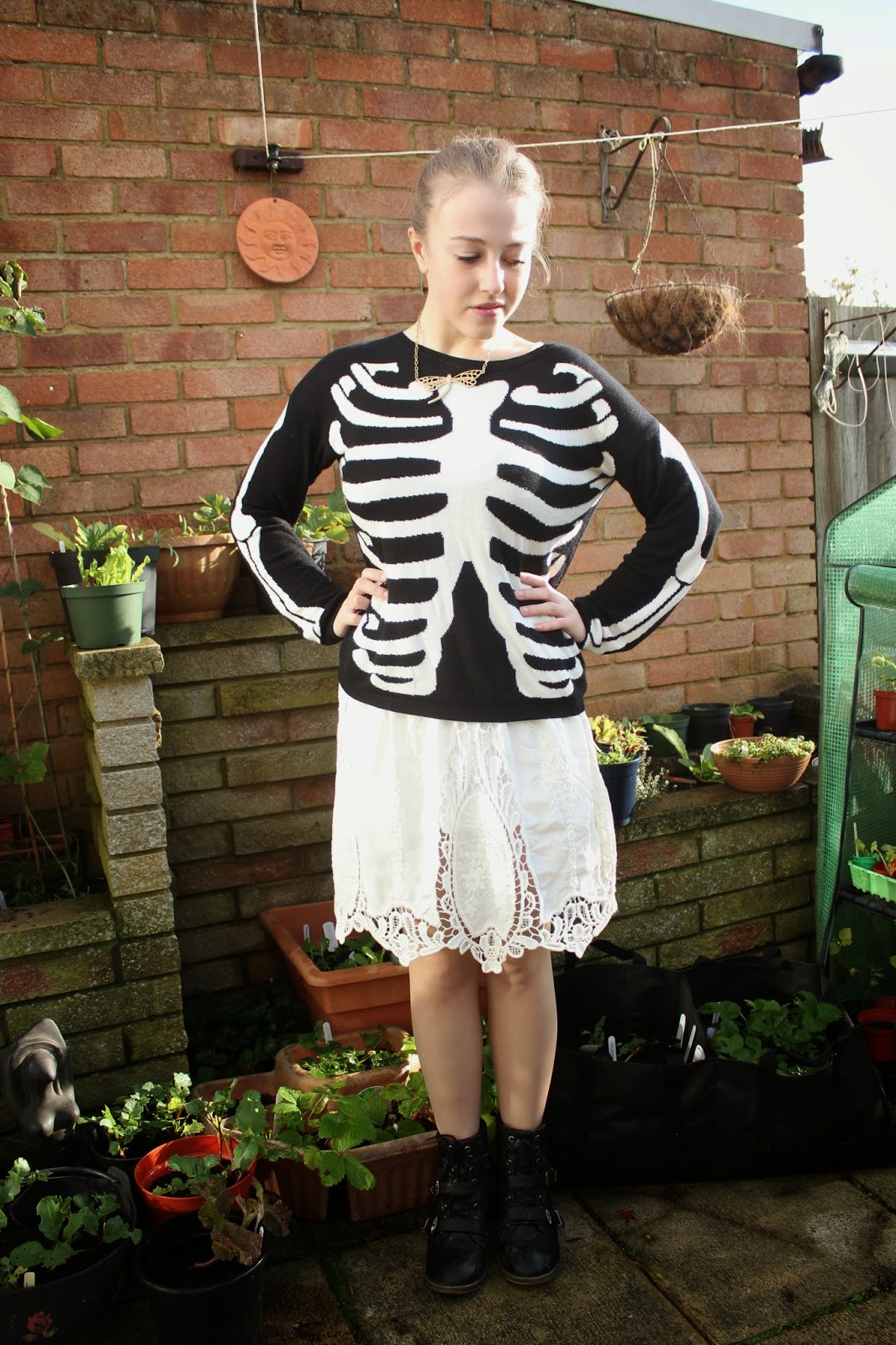 OOTD-blogger-fashion-outfit-inspiration-oasap-jumper-skeleton-lace-skirt-ukele-boots-new-look-necklace-topshop-style-clothes