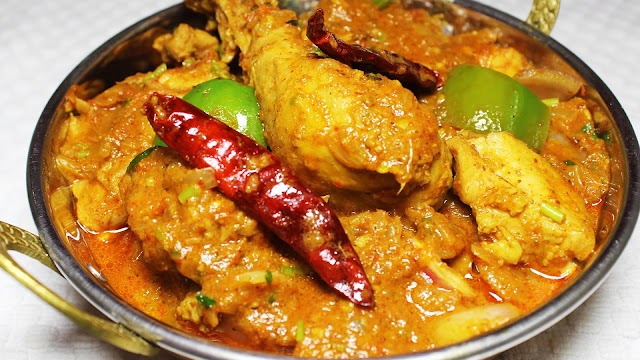 ஸ்பைசி செட்டிநாடு சிக்கன் குருமா - spicy chettinadu chicken kuruma