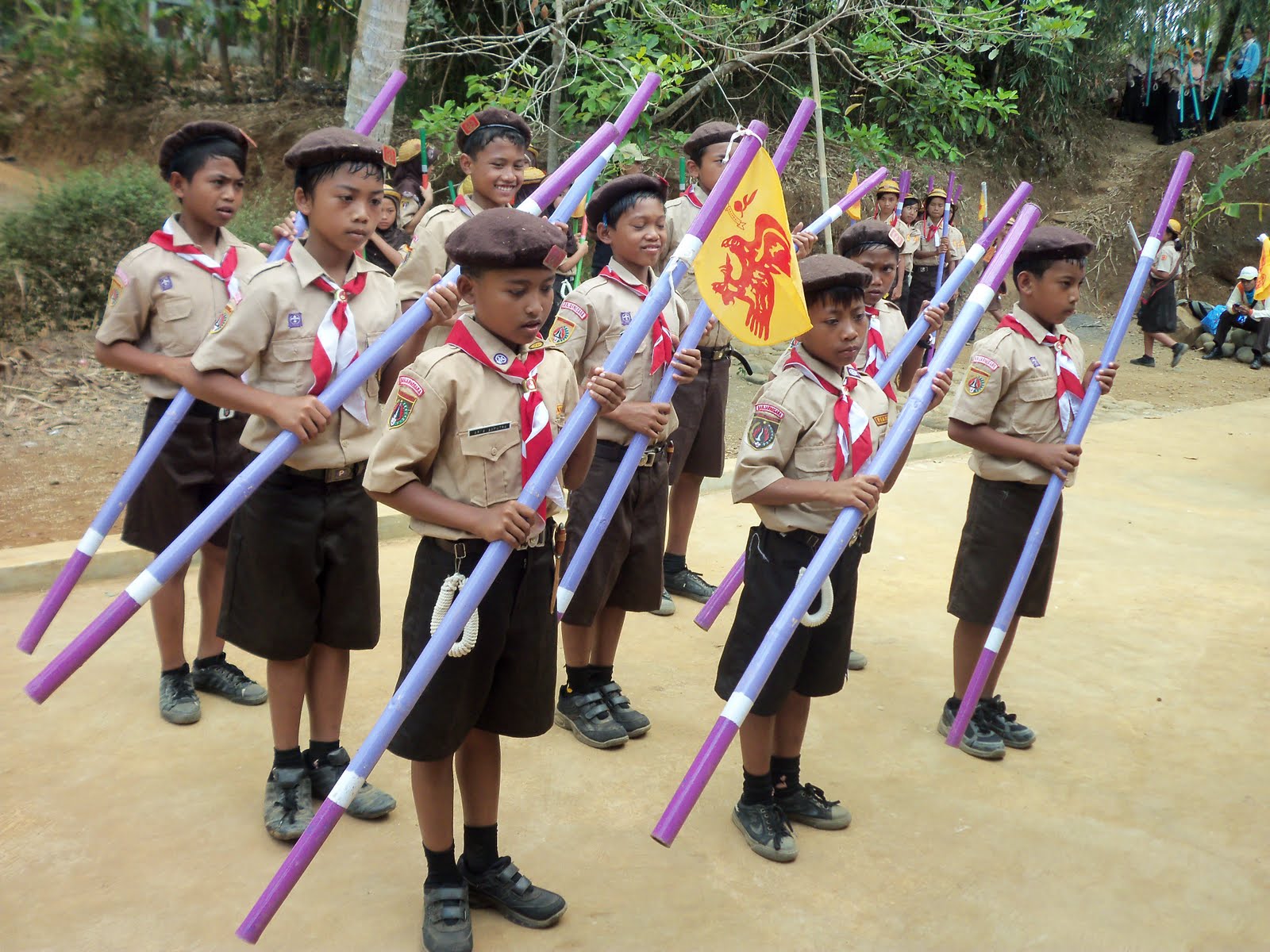 Ukuran Warna Dan Penggunaan Tongkat Pramuka