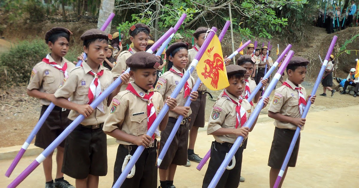 Ukuran Warna Dan Penggunaan Tongkat Pramuka