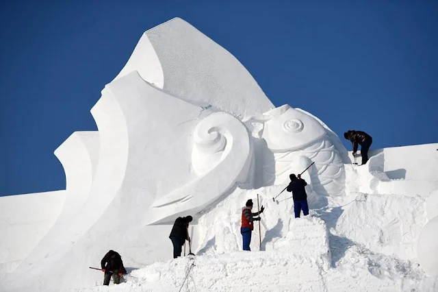 معرض أعمال النحت على الثلوج في هاربين الصينية