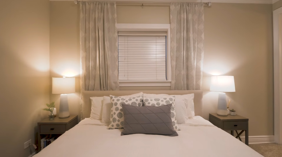 17 Photos vs. 1744 W Henderson St #1, Chicago Interior Design Condo Tour