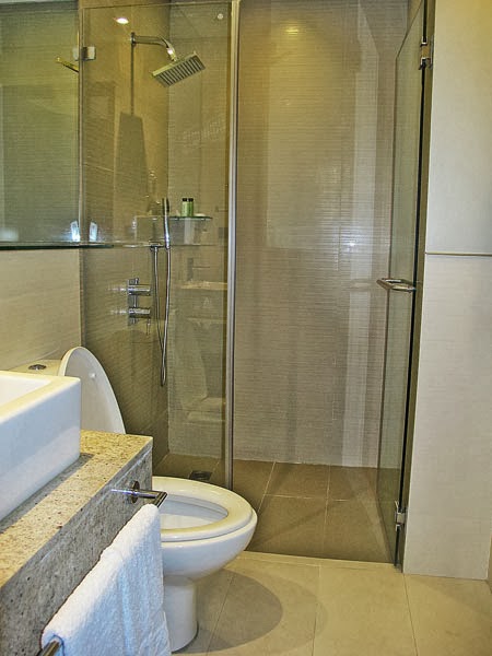F1 Hotel Manila Bathroom