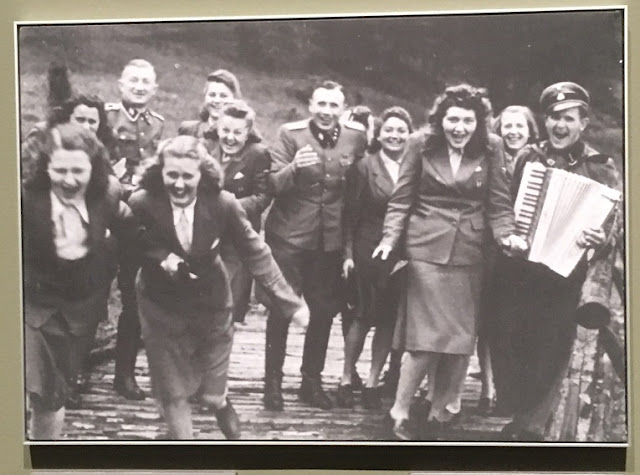 Exposición Auschwitz - Gracias Canal Historia - Centro de Exposiciones Arte Canal Madrid - Canal de Isabel II - Canal Historia - AMC Networks Iberia - Historia - Canal Historia - el troblogdita - el fancine Exposición Auschwitz - Gracias Canal Historia - Centro de Exposiciones Arte Canal Madrid - Canal de Isabel II - Canal Historia - AMC Networks Iberia - Historia - Canal Historia - el troblogdita - el fancine