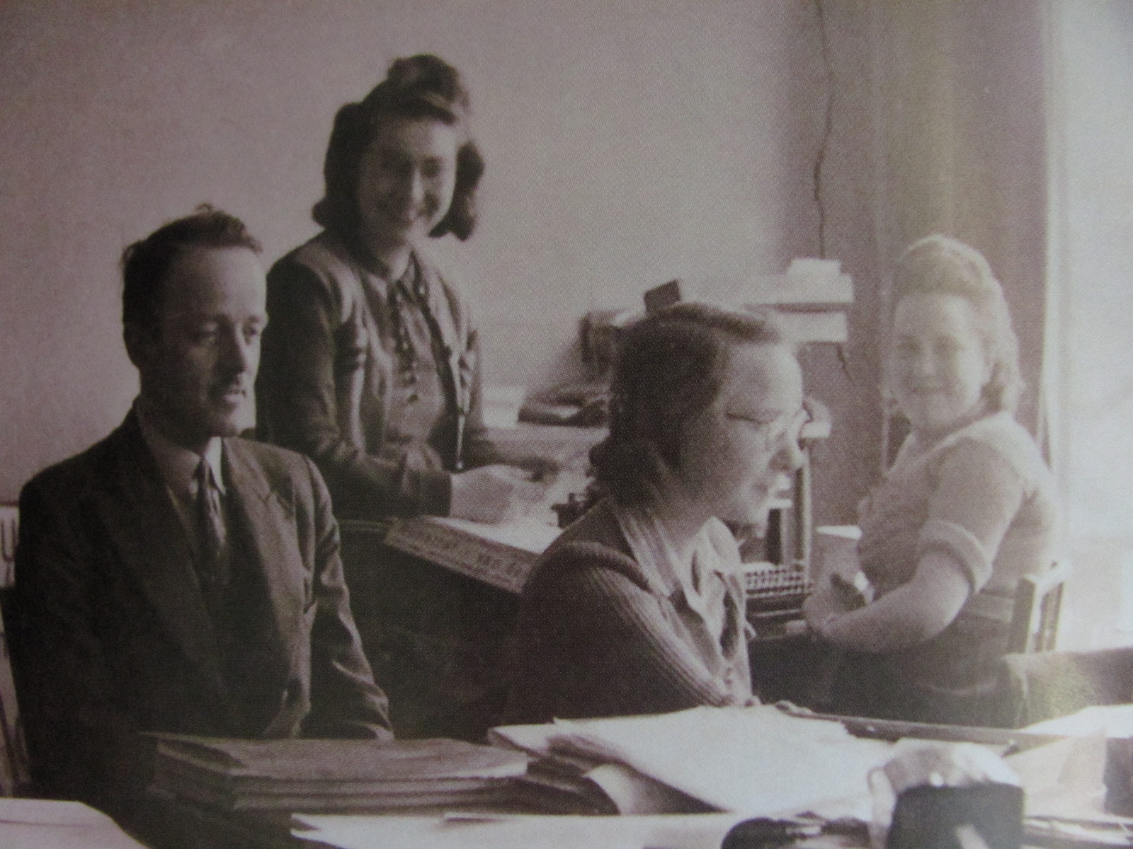 Why is anne frank famous picture